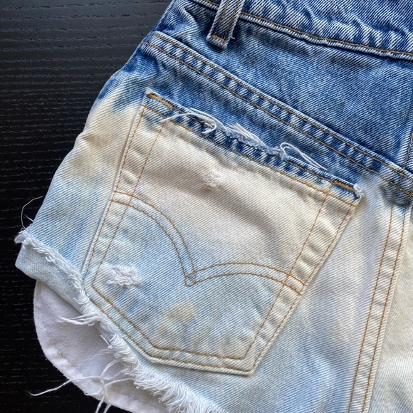 LEVI's 512 Slim Fit High Waist Straight Leg Shorts Bleach Pattern - Picture 9 of 9